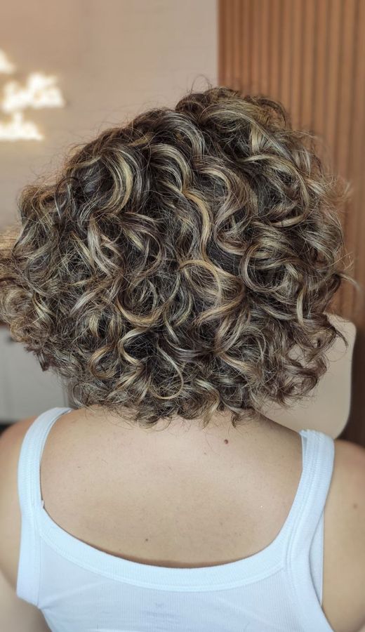 Corte Cacheado no Espaço Lu Ribeiro