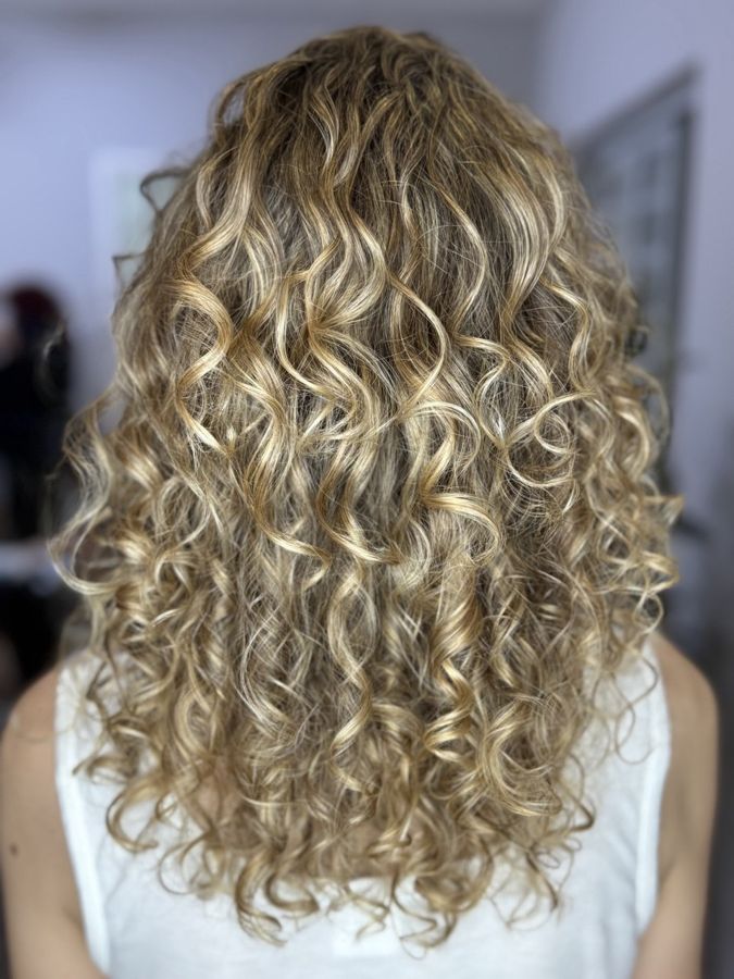 Mechas em Cachos no Espaço Lu Ribeiro